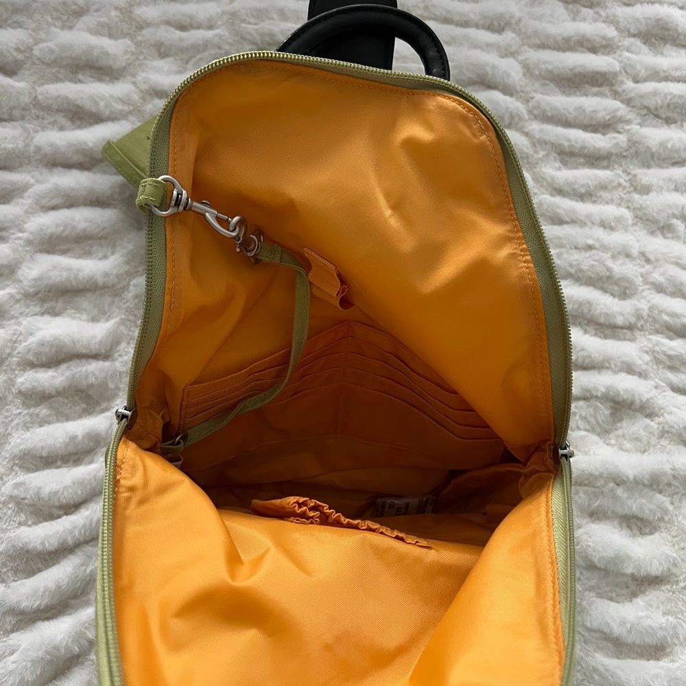 Versatile Green Sling Backpack - Picture 6 of 9